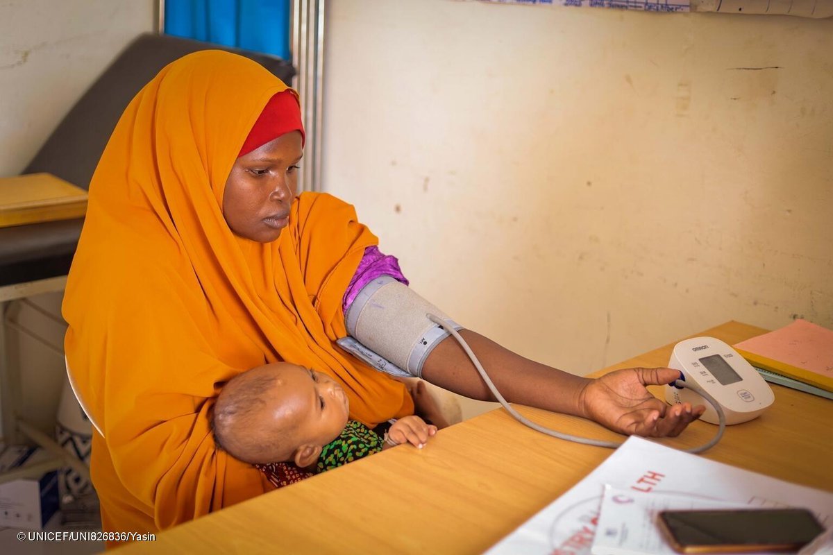 UNICEFAfrica's tweet image. Across Eastern & Southern Africa, vaccine access is under threat, risking millions of lives.
In Somalia, funding cuts could leave over 750,000 infants & 900,000 pregnant women without critical vaccines in 2026. At #HLPF2025, we call on governments to act before progress is lost.