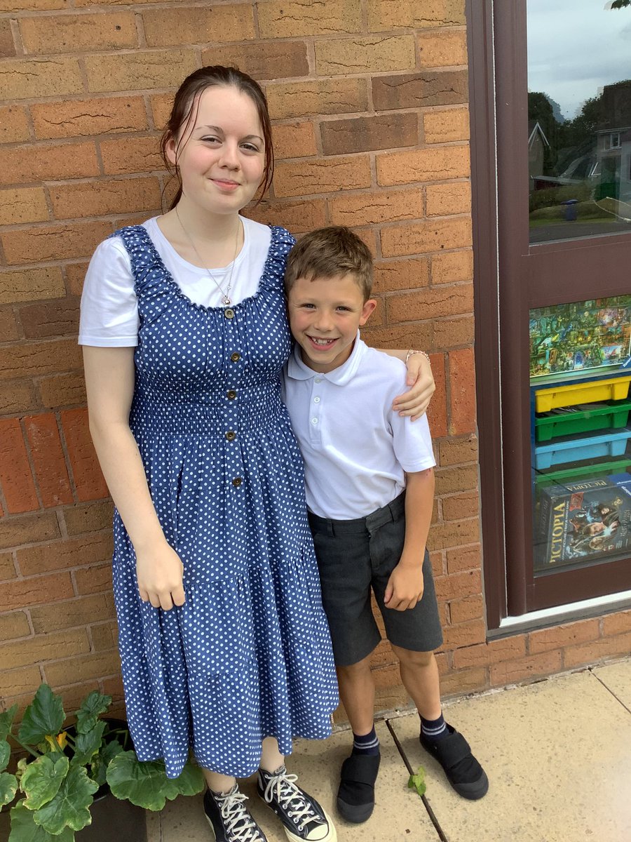 Holytrinityrc (@holytrinityrc) on Twitter photo We have a lovely visit from our past pupil who came to do work experience with us! She got to work along side her seed from when she was in Year 6! <a href="/BTRCCinfo/">Blessed Trinity RCC</a> <a href="/RomeroCAT1/">Romero CAT</a> We have a lovely visit from our past pupil who came to do work experience with us! She got to work along side her seed from when she was in Year 6! <a href="/BTRCCinfo/">Blessed Trinity RCC</a> <a href="/RomeroCAT1/">Romero CAT</a>
