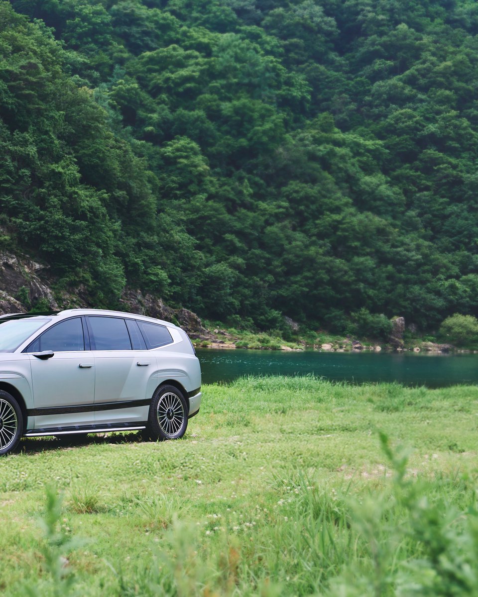 hyundai_kor's tweet image. [아이오닉 9과 함께하는 광활한 자연 속 휴식 🍃]

여름의 열기를 식혀주는
거센 폭포수를 바라보며 수박 한 입,
편안하게 누워 즐기는 낮잠 한숨.

온전한 휴가를 느껴보세요! 🍉

#Myhyundai #IONIQ #IONIQ9 #SUV
#아이오닉 #아이오닉9 #여름방학 #전기차 
#현대자동차 #Hyundai #Hyundai_kor