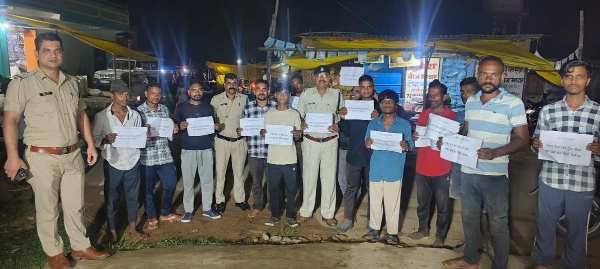 SP_Shahdol's tweet image. चौकी केशवाही - ग्राम टेंघा में नशे से दूरी है ज़रूरी के अंतर्गत अभियान चलाया गया। ग्रामीणों को जागरूक कर पंपलेट वितरित किए गए व नशामुक्ति की शपथ दिलाई गई।
#नशे_से_दूरी_है_जरूरी #SayNoToDrugs 
#NashaMuktMP #MANAS
#mppolice