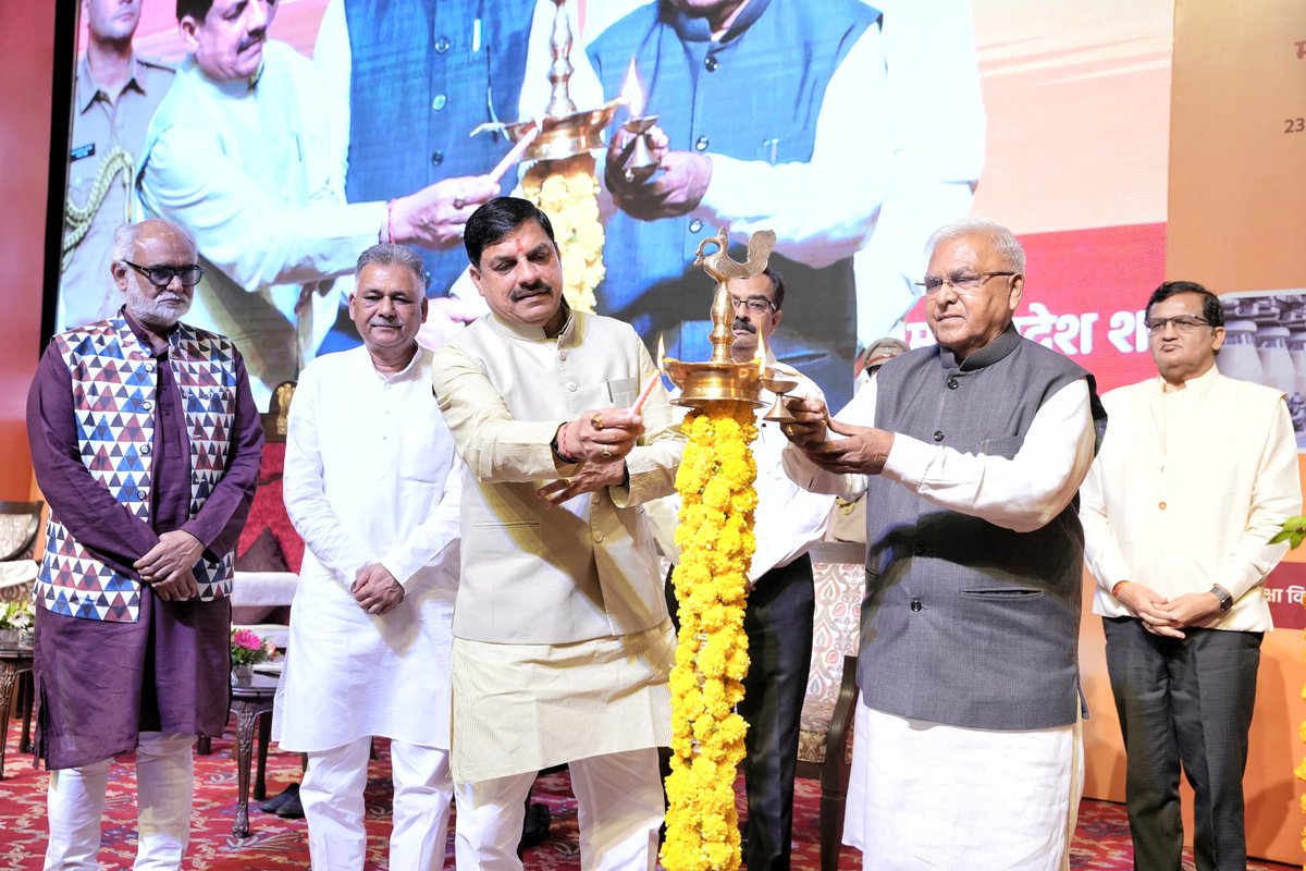DrMohanYadav51's tweet image. शिक्षा कागज की डिग्री नहीं, अपितु उसका उपयोग जीवन में हो, भविष्य की चुनौतियों से लड़ने में समर्थ हो...
आज माननीय राज्यपाल श्री मंगुभाई पटेल जी की गरिमामयी उपस्थिति में भोपाल में आयोजित 'विकसित मध्यप्रदेश @ 2047 अंतर्गत रोजगार आधारित शिक्षा : रुझान एवं नए अवसर' विषयक एक दिवसीय…