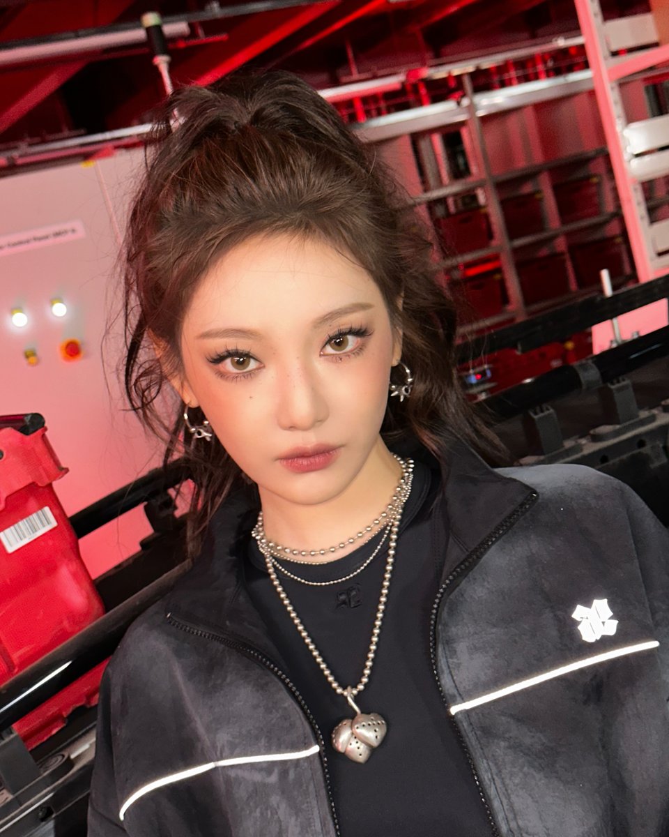 aespa_official's tweet image. 𝖙𝖍𝖆𝖙’𝖘 𝕯𝖎𝖗𝖙𝖞 𝖂𝖔𝖗𝖐
#aespa #æspa #에스파
#DirtyWork #aespaDirtyWork