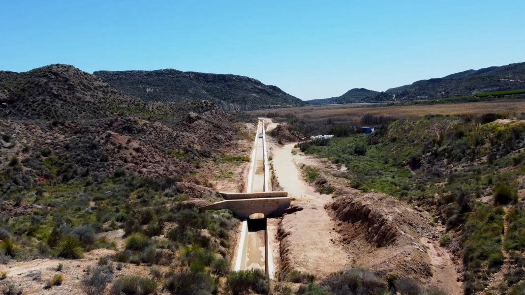 🔵 Protección del patrimonio hidráulico de Elche con Mape-Antique Ecolastic 💦👉bit.ly/3IJBdPH El paso del tiempo y la exposición continuada a los agentes climáticos han hecho necesaria una intervención en la Acequia Mayor de Elche. Mapei aportó soluciones técnicas