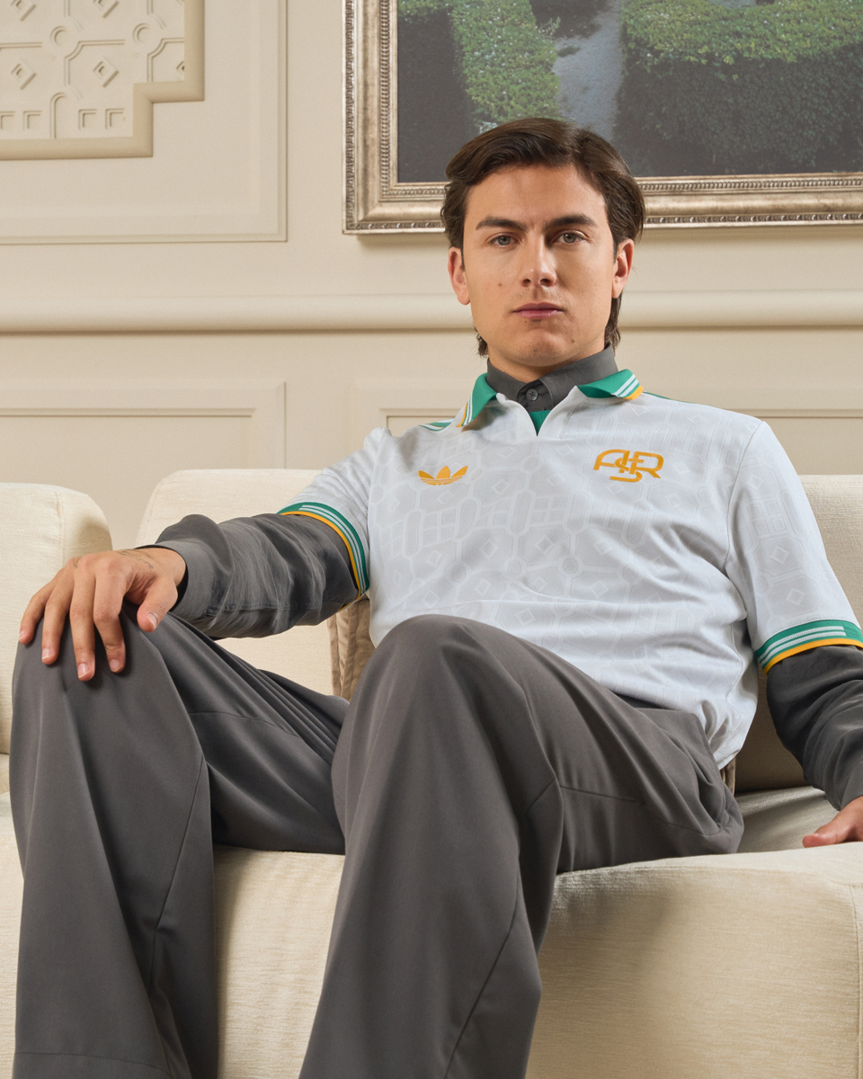 OfficialASRoma's tweet image. Arte che puoi vestire. Potenza che puoi percepire 🔥
La nuova AS Roma Third Jersey 25/26 è ora disponibile!
🔗 store.asroma.com/it/kit-gara-as…
#ASRoma