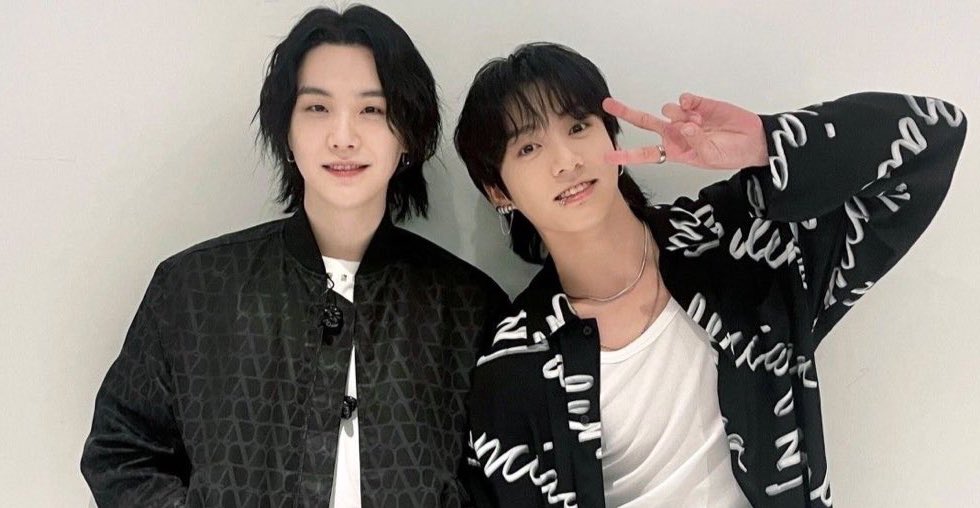 Gyuphoriaaaa's tweet image. “You have shown me,i have reasons i should love my self”
“I remember the answer i finally found,my future is you”
@BTS_twt & @TXT_members i love you❤️
