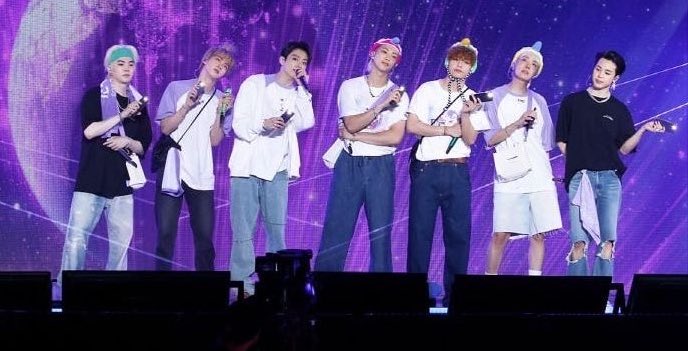 Gyuphoriaaaa's tweet image. “You have shown me,i have reasons i should love my self”
“I remember the answer i finally found,my future is you”
@BTS_twt & @TXT_members i love you❤️