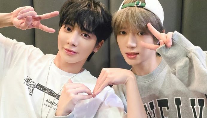 Gyuphoriaaaa's tweet image. “You have shown me,i have reasons i should love my self”
“I remember the answer i finally found,my future is you”
@BTS_twt & @TXT_members i love you❤️