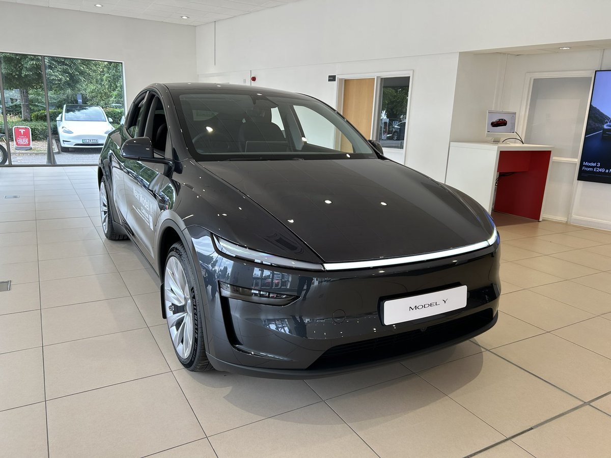 BuckCllr's tweet image. In the Chelmsford Tesla service centre having the pyro fuse changed (under recall warranty).
The new Model Y really is a very good looking and well equipped car.
£349 a month, 5 seats, huge boot (trunk) and of course a froot (frunk), all Tesla hardware and software and full…