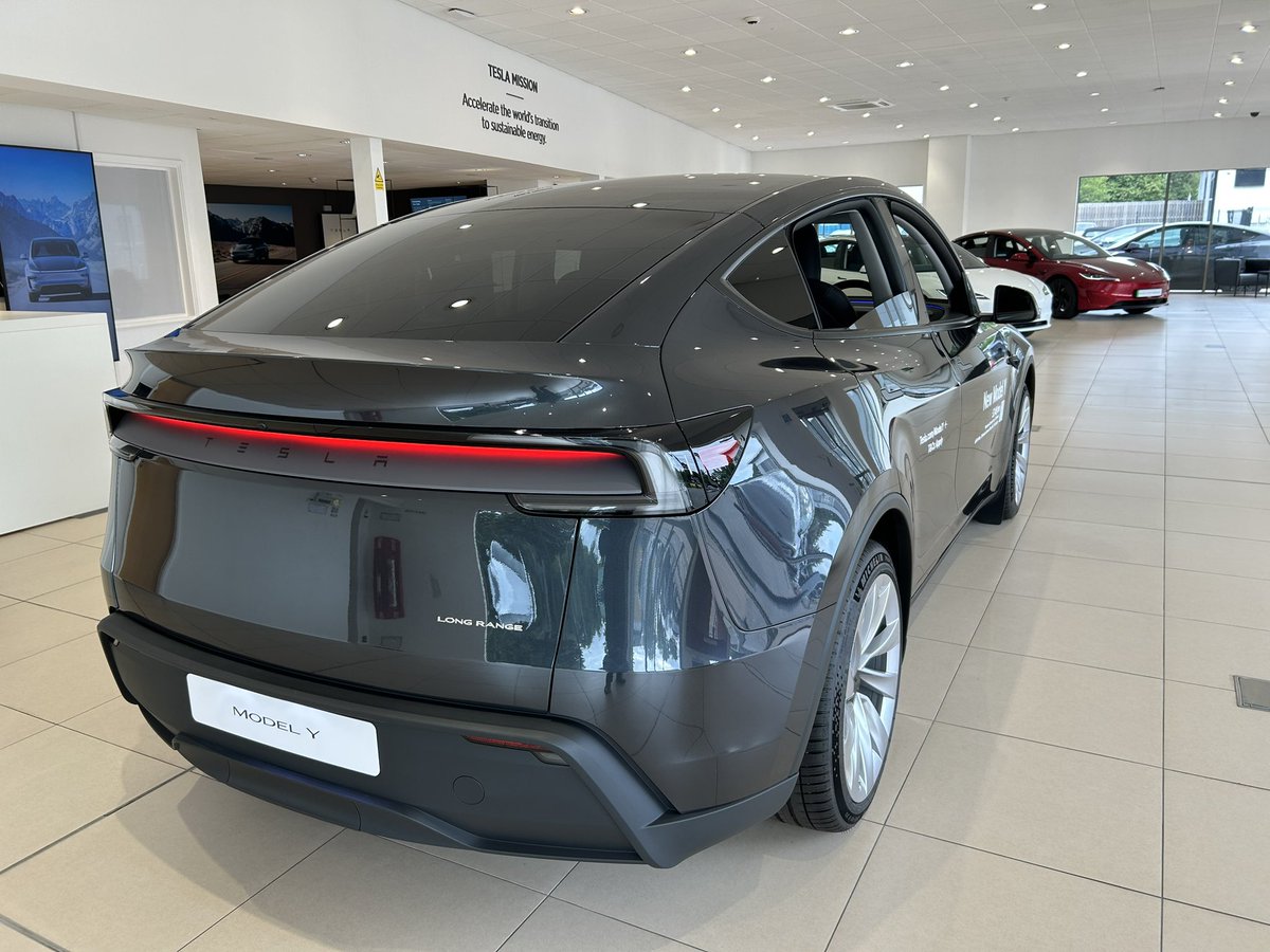 BuckCllr's tweet image. In the Chelmsford Tesla service centre having the pyro fuse changed (under recall warranty).
The new Model Y really is a very good looking and well equipped car.
£349 a month, 5 seats, huge boot (trunk) and of course a froot (frunk), all Tesla hardware and software and full…