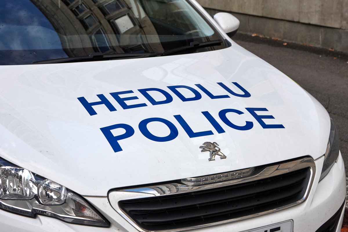 LBCNewsWales's tweet image. A man's been charged with assaulting a police officer in Newport.
It happened on Palmyra Place in the city on Sunday.
The 59-year-old has appeared in court.
