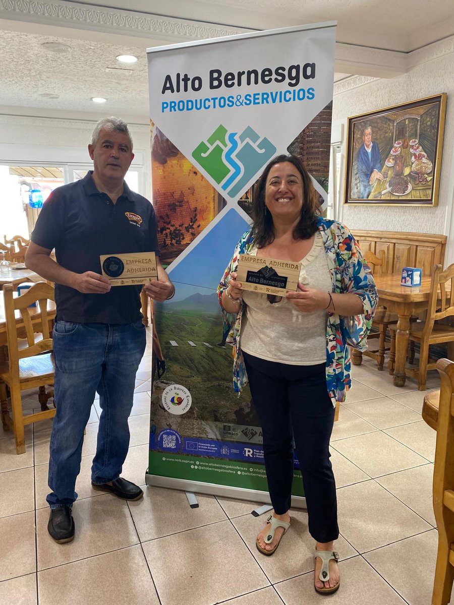 oapngob's tweet image. ¡Estamos de estreno!🥳
La Reserva de la Biosfera Alto Bernesga @altobernesgabio entrega las primeras placas de la #MarcaReservasdelaBiosferaEspañolas
🟡🟢🔵🔴
Promocionando productos🍊🍯y servicios🚵♂️⛺️sostenibles y respetuosos con el entorno.
#EsCalidadEsVida #RERB @UNESCO_MAB