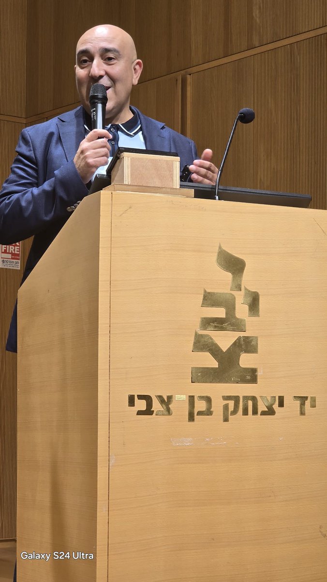 SSinijlawi's tweet image. Earlier this week, I stood in front of 250, mostly right-wing Israelis, in a conference room in West Jerusalem. For 90 minutes, I spoke, answered questions, and listened. The discussion was tough, honest, and deeply respectful.
And it confirmed what I’ve always believed: the…
