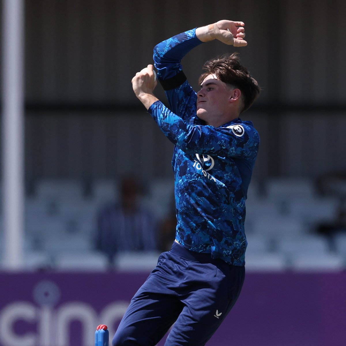 surreycricket's tweet image. Ralphie Albert took 6/53 on the third day of England U19s Youth Test against India at Chelmsford. 🏴
Adam Thomas is 50 not out as England head into the final day with a lead of 123 with 10 wickets remaining. 📈
🤎 | #SurreyCricket