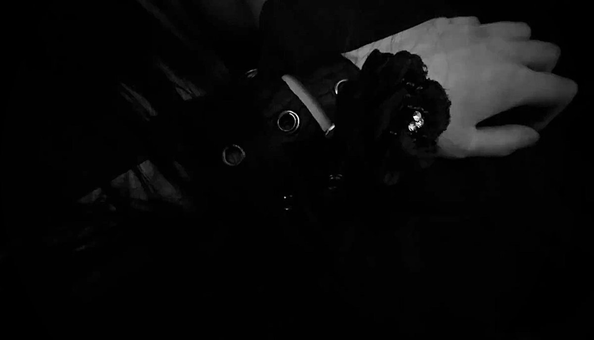 EwigkeitTiefe's tweet image. schwarz