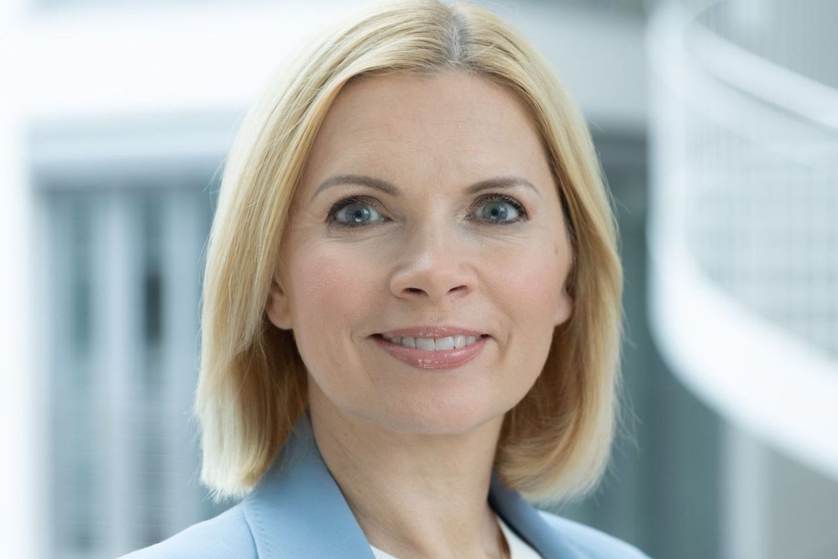 AI helps us make HR truly human again. It’s not just about tech—it’s about people. At T-Systems International, we’re learning by doing. More from our CHRO Zsuzsanna Friedl: tiny-link.io/ET1Q1TWlUcxN0e… tiny-link.io/ET1Q1TWlUcxN0e…