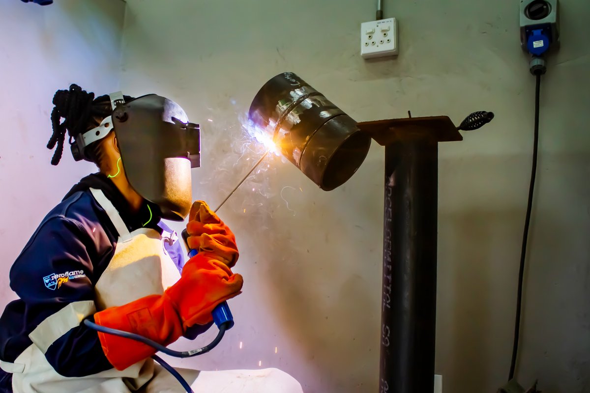 SasolSA's tweet image. Over the past year, R126.4 million was invested to bridge the skills gap by increasing relevant skills for fenceline community beneficiaries, enhancing employability & portable skills for youth, women and unemployed individuals. Read more paperturn-view.com/sasol-in-socie… #SasolinSociety