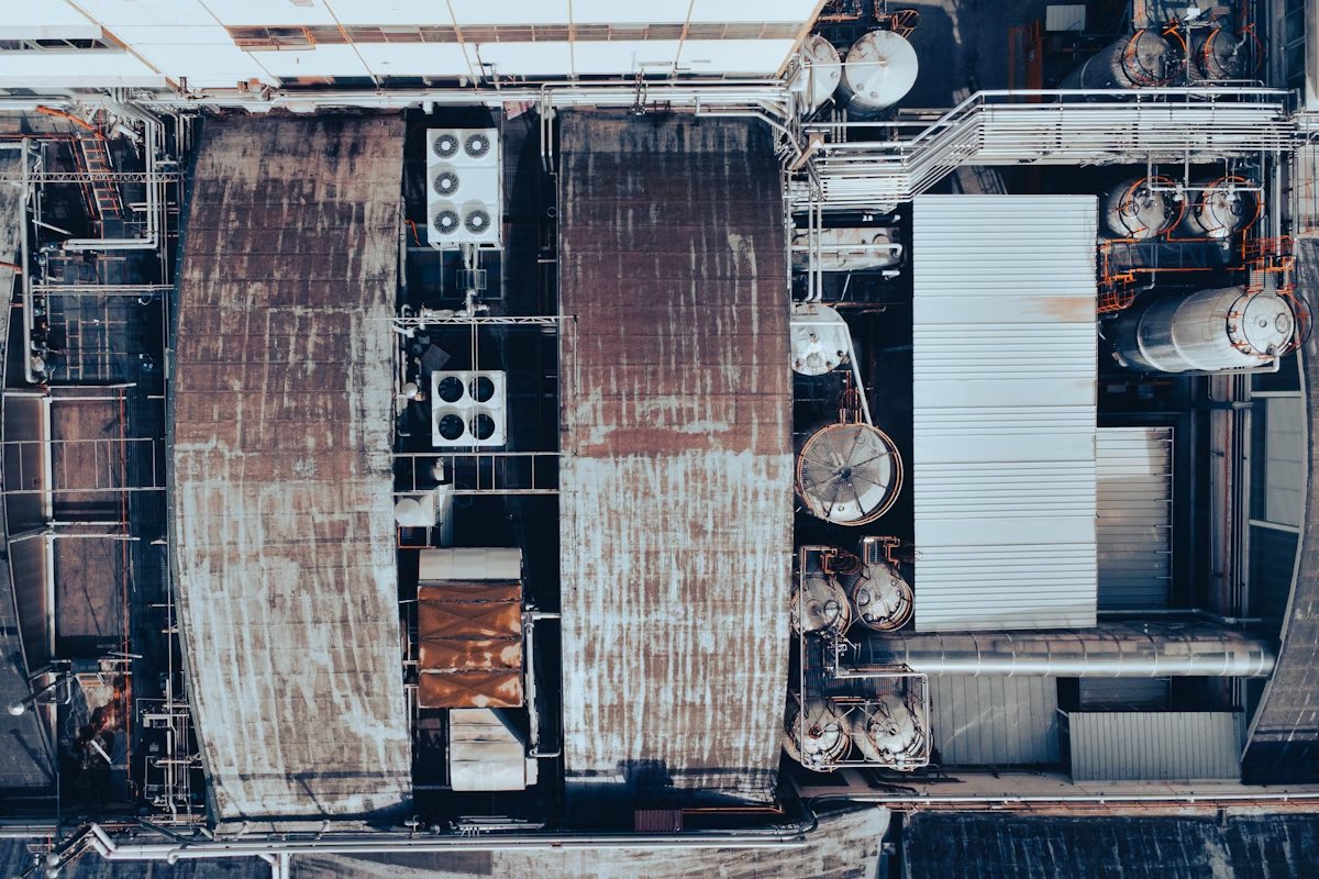PhotograArtWork's tweet image. "ZENIT" PROJECT
ZENIT is a photographic project born from the desire to observe the world from above, in silence.
Each image is taken using a zenithal aerial technique, reducing the landscape to its geometric essence.
The sea, industrial architecture, artificial structures,…