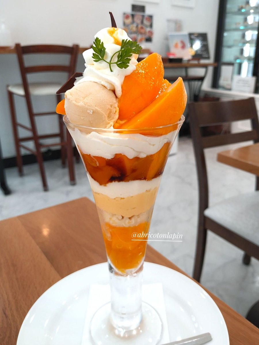 abricotonlapin's tweet image. 「Fruit Chef The Shop(人形町)」
宮崎アップルマンゴーパフェとさくらんぼMIXパフェ(6月下旬の撮影です🙇)
農家さん直送の厳選フルーツのパフェが楽しめるお店(市場に出回らないような希少な品種が入荷している時も)
今回のパフェもフルーツの甘さを凄く楽しめました🥰