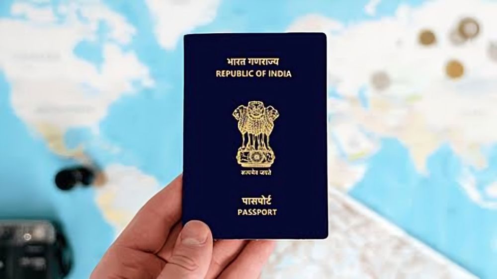 IndianTechGuide's tweet image. 🚨 Indian passport sees highest climb on global index from 85th to 77th position, 59 countries now visa-free.
(Henley Passport Index)