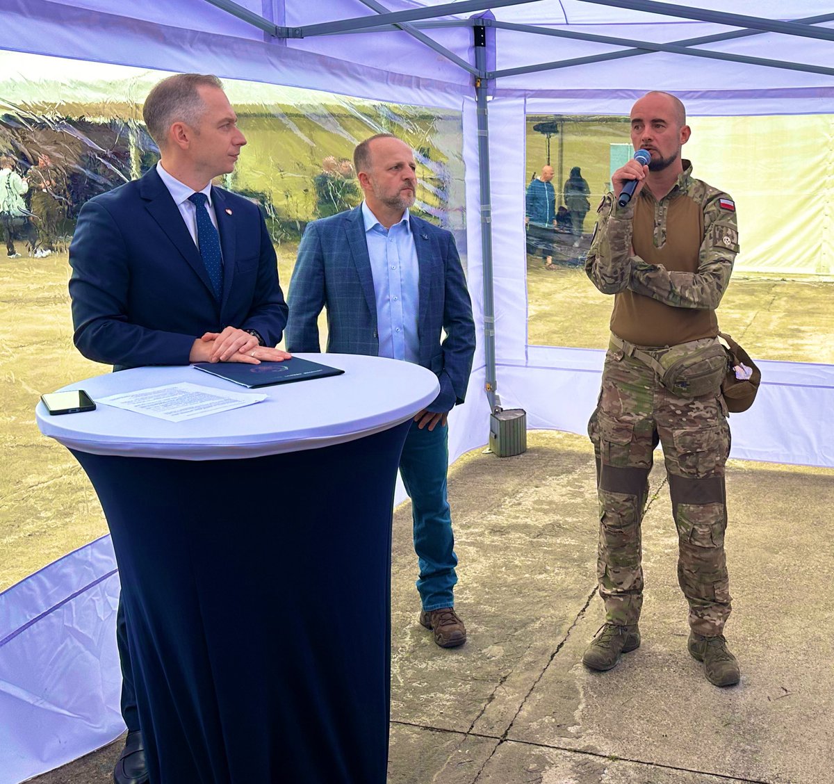 DamianDuda17's tweet image. Idzie nowe. Wczoraj na zaproszenie ministra @CTomczyk oraz @MON_GOV_PL wzięliśmy udział w wydarzeniu podpisania umowy między MON, a wojskowymi instytutami badawczymi. Zostaliśmy poproszeni o przybliżenie aktualnej sytuacji na linii frontu i wskazanie jak drony wpływają na…