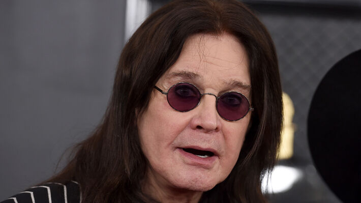 odigitis's tweet image. 📌Αποχαιρετούμε τον θρύλο της heavy metal Ozzy Osbourne
🔴Από το μεγάλο και εμβληματικό του έργο, θυμόμαστε σήμερα το επίκαιρο War Pigs των Black Sabbath (1970): Από την αρχή (με τον ανατριχιαστικό ήχο της πολεμικής σειρήνας) μέχρι το τέλος του, το τραγούδι αποτελεί μια…