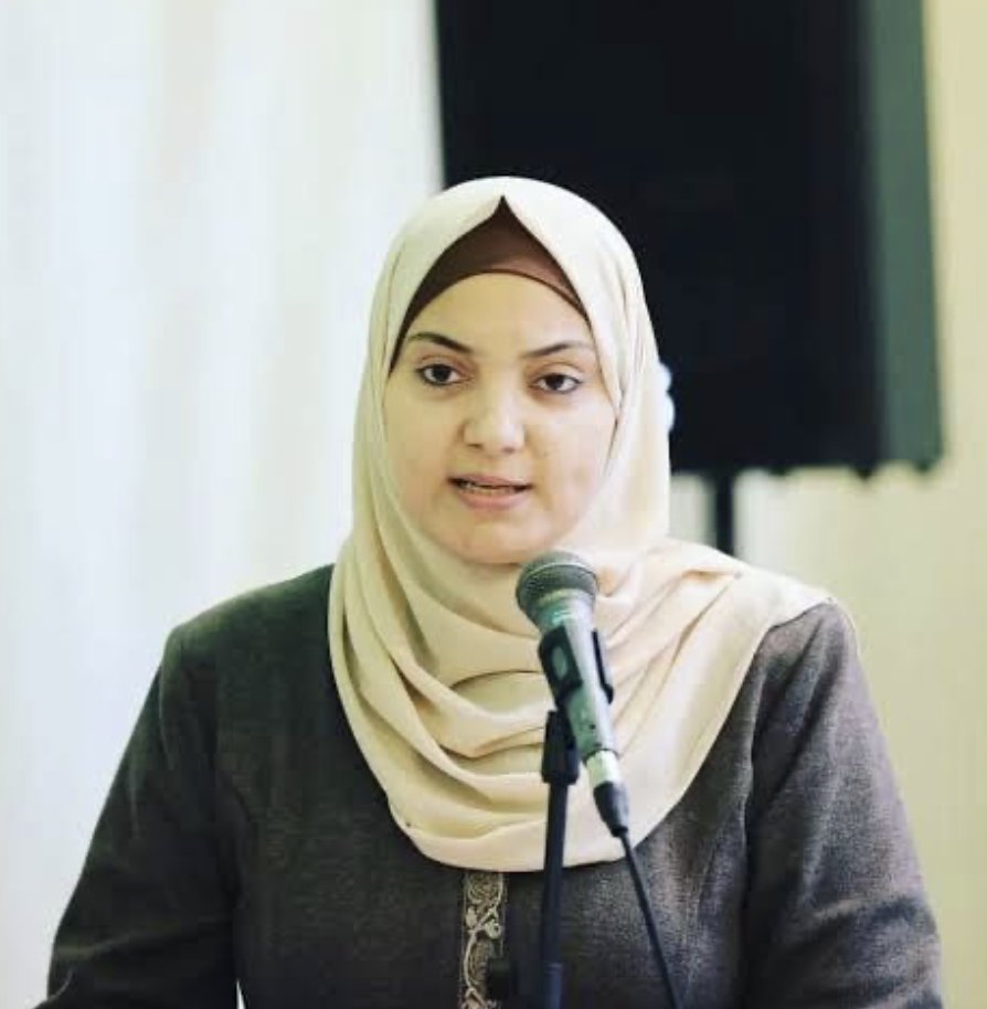 mikelayestaran's tweet image. La periodista Walaa Al-Jaabari, su marido y sus 5 hijos mueren en un bombardeo de #Israel contra la casa del director médico del Hospital Al-Shifa, el Dr. Hassan Al-Shaer.