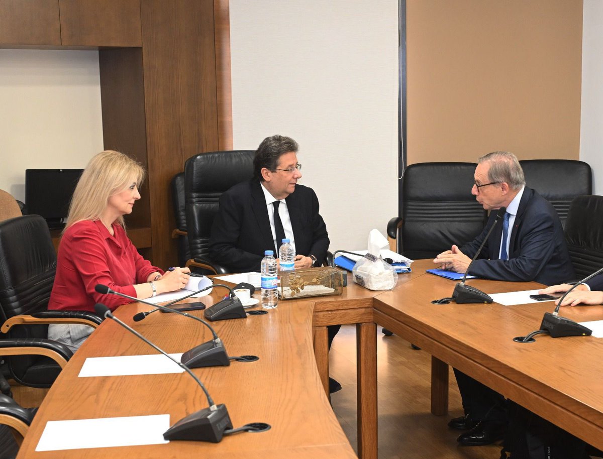 الموفد الفرنسي ينقل لكنعان الايجابية الدولية لاقرار إصلاح المصارف في فرعية المال والتزام فرنسا بمؤتمر دعم لبنان وبقانون استرداد الودائع 

التقى رئيس لجنة المال والموازنة النائب ابراهيم كنعان في مجلس النواب الموفد الرئاسي الفرنسي الشخصي للرئيس إيمانويل ماكرون Jaques de Lajugie