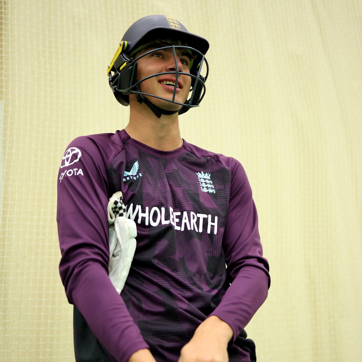 surreycricket's tweet image. Ralphie Albert took 6/53 on the third day of England U19s Youth Test against India at Chelmsford. 🏴
Adam Thomas is 50 not out as England head into the final day with a lead of 123 with 10 wickets remaining. 📈
🤎 | #SurreyCricket