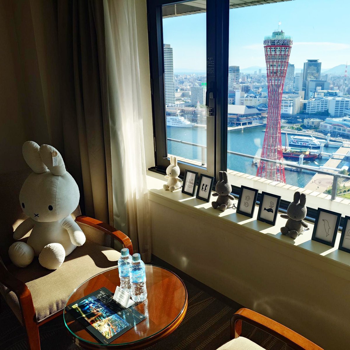 miffy_japan's tweet image. 神戸ウォーターフロントでミッフィーと出会う夏、開幕!
「KOBE PORT TOWER × Dick Bruna TABLE in KOBE Waterfront」が本日スタート。神戸ポートタワーとディック・ブルーナ テーブル神戸を中心に、神戸港を囲む12の施設とスポットでミッフィーに出会えるイベントです。
dickbruna.jp/news/202506/40…