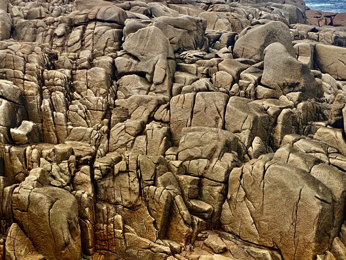 Annabaesle's tweet photo. #Traba #Galicien
Laufen wir ein wenig zusammen?
Atemberaubende u lustige Felsformationen, einfach großartig!
An die Calanques auf Korsika o die Côte de Granit Rose in der Bretagne erinnernd. https://t.co/Q7o3Dz3lnG
