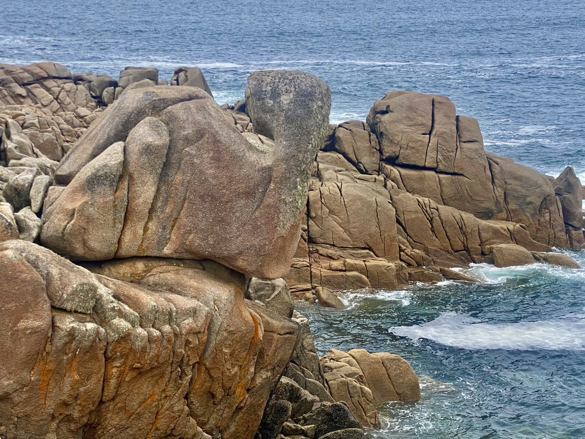 Annabaesle's tweet photo. #Traba #Galicien
Laufen wir ein wenig zusammen?
Atemberaubende u lustige Felsformationen, einfach großartig!
An die Calanques auf Korsika o die Côte de Granit Rose in der Bretagne erinnernd. https://t.co/Q7o3Dz3lnG