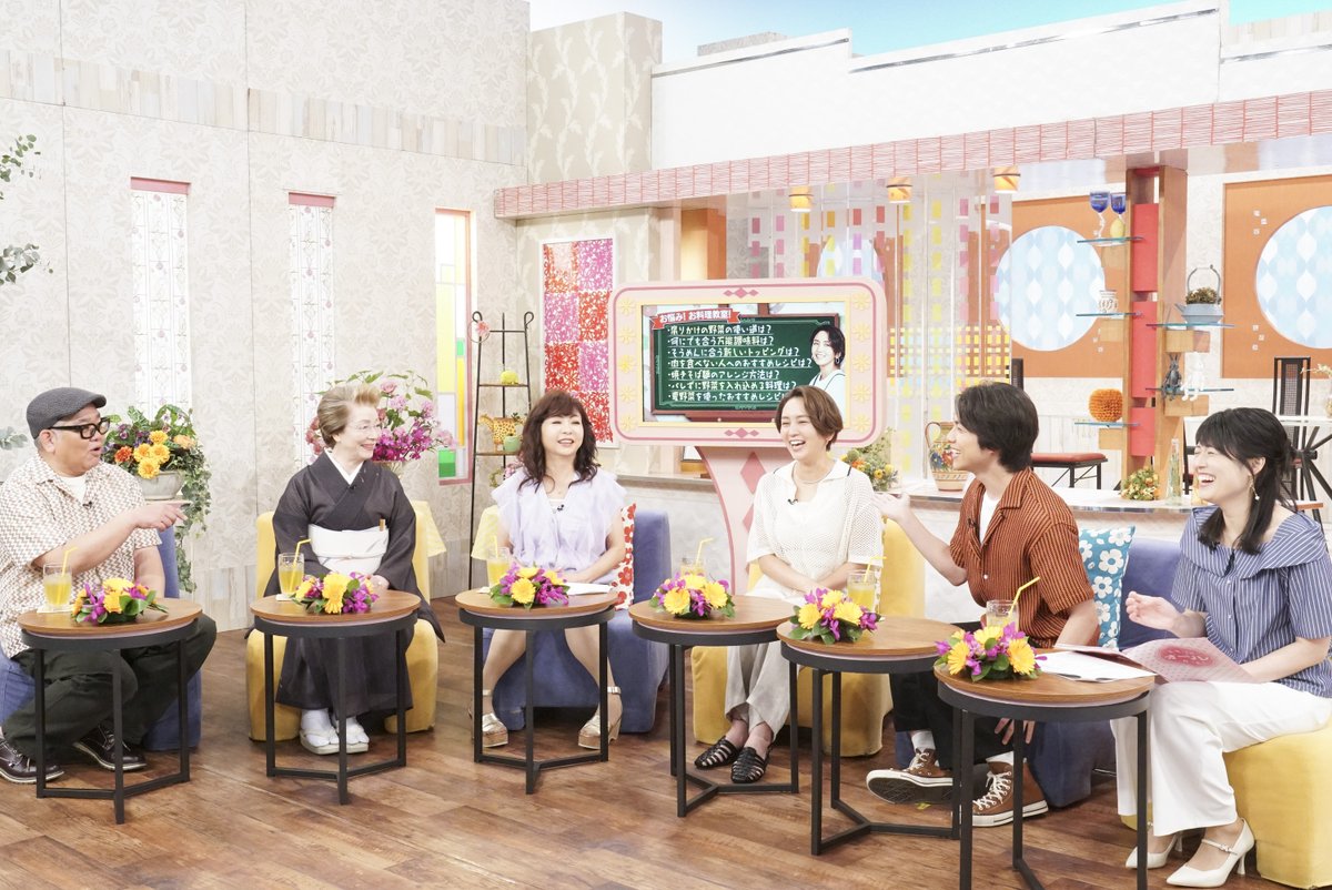 kantele's tweet image. 今日お昼1時59分は
『モモコのOH!ソレ!み~よ!』🍑✨
ゲストは料理コーナーでもおなじみの
料理家・和田明日香さん🍅
和田さんが街ゆく人の料理のお悩みをズバッと解決💫
義理の母・平野レミさんのぶっとび料理伝説も🤣
さらに兵動さん&重岡さんが夏におススメな絶品レシピに挑戦😆
お楽しみに💗