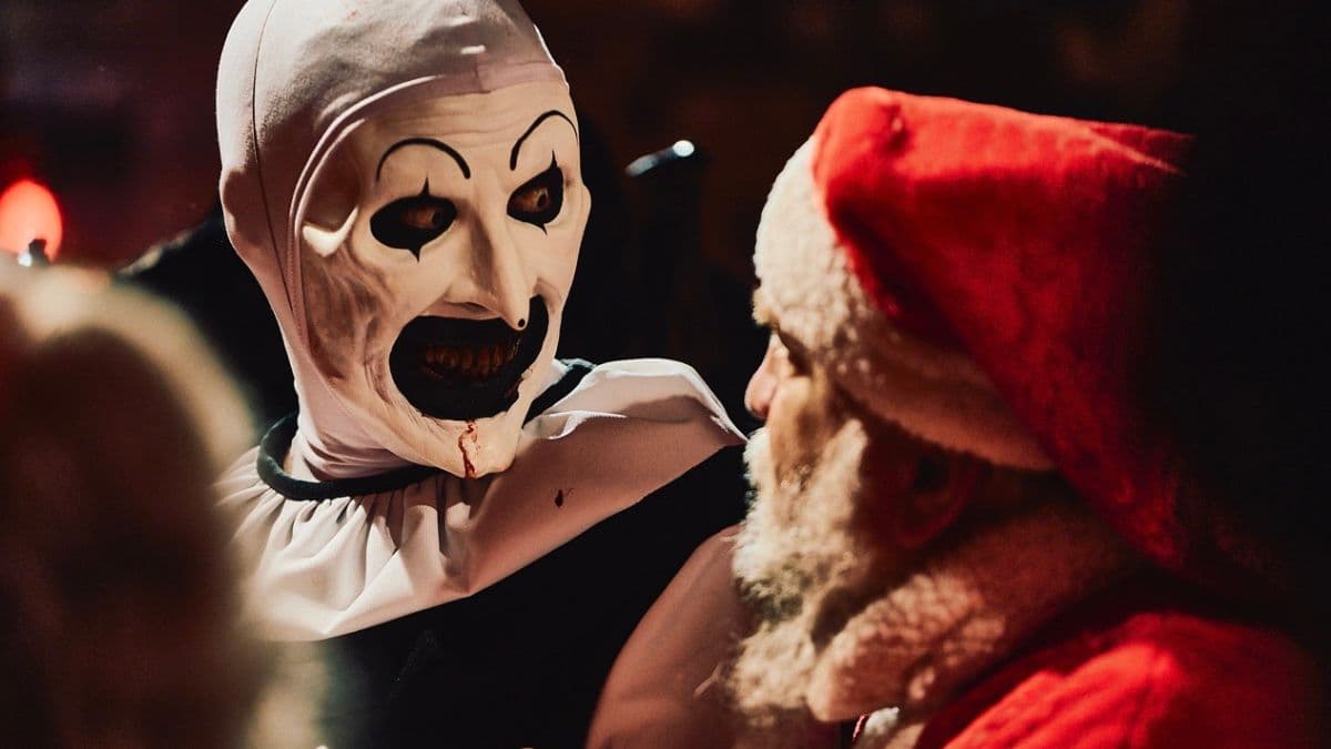 LuisBarriales's tweet image. La segunda entrega de Terrifier ahondó en una mitología que llamó mucho la atención más allá de la casquería.
En Terrifier 3, con su inicio que es un corto en sí mismo, se dedica a celebrar la festividad como solo Art sabe. Que Damien Leone no tenga filtro es algo que me encanta.