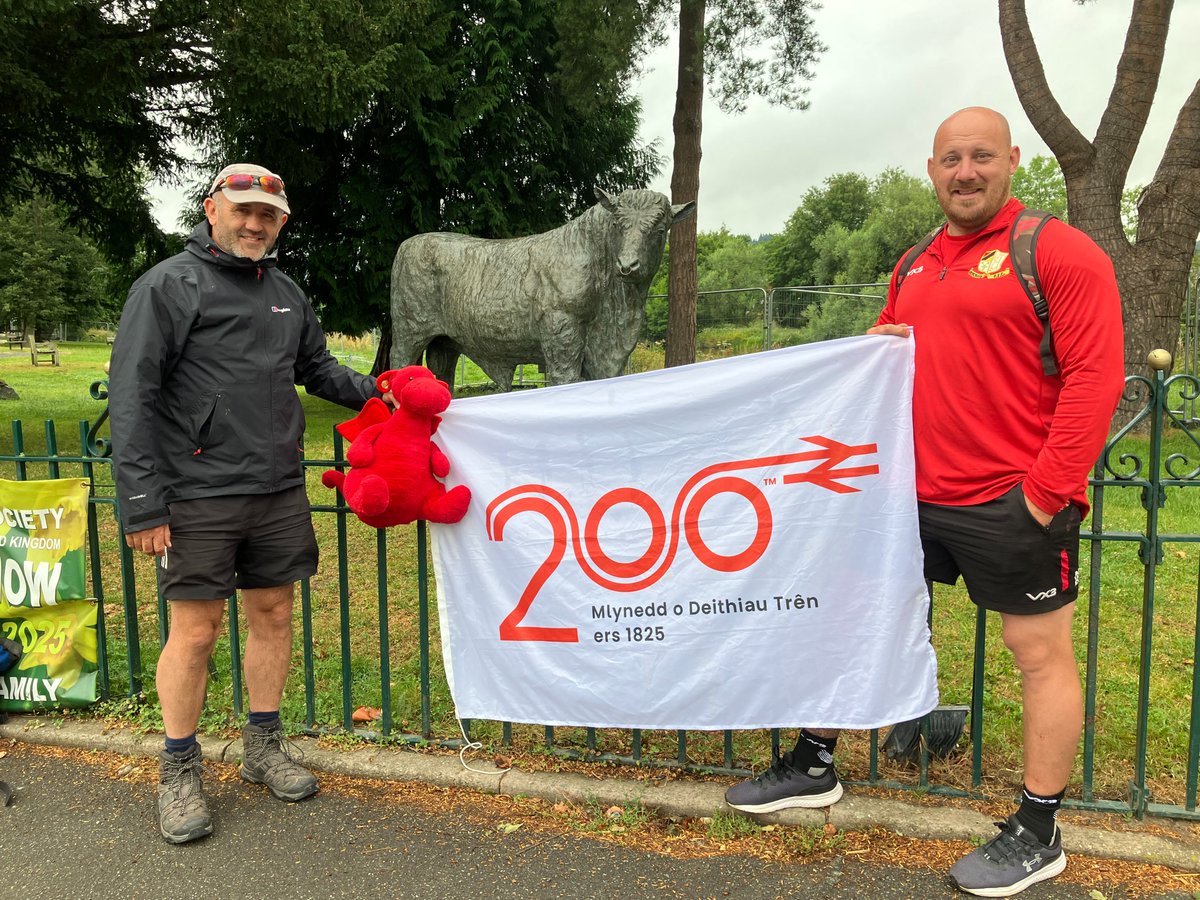 NetworkRailWAL's tweet image. 🚶‍♀️🚴‍♂️ This #SamaritansAwarenessDay, #NetworkRail Wales&amp;amp;Borders teams take on Welshpool-Meiford as part of our 250mile #DepotToDepot challenge for @samaritans 

🙏 Please show your support: tinyurl.com/NRWBDepot2Depot

🎧 Hear Paul Stanford's story: tinyurl.com/Headshunt