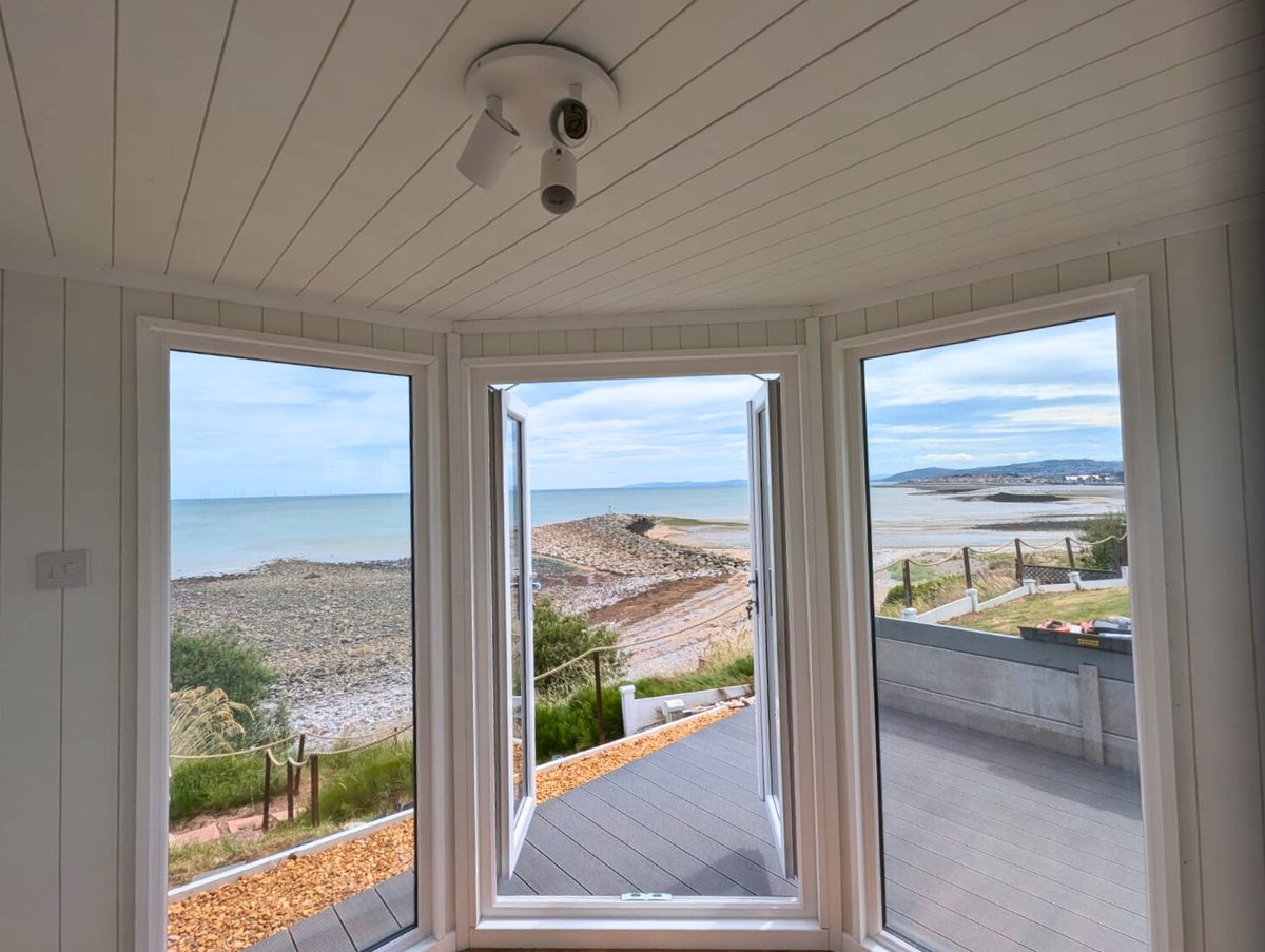 jgardensupplies's tweet image. Two Huntington Elite Buildings delivered &amp;amp; fitted by the coast this week – just in time for the summer holidays! ☀️ The view is incredible, and so is the quality.
#JacksonsGardenSupplies #EliteBuildings #StaycationStyle