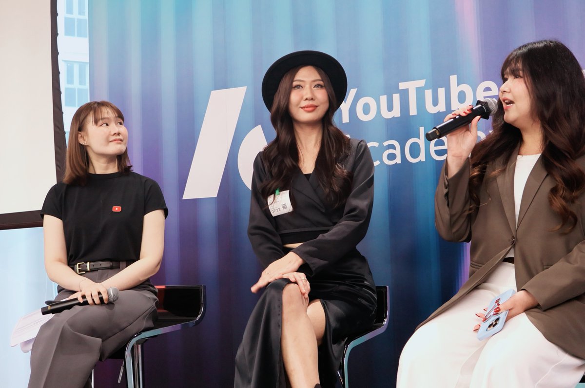 MCNSolutionOne's tweet image. ภาพบรรยากาศจากงาน #YouTubeMusicAcademy2025 ที่ทางทีม #MCNSolutionOne ได้มีโอกาสไปร่วมงาน พร้อมได้รับเกียรติให้ขึ้นไปพูดคุยเกี่ยวกับกระบวนการดูแล YouTube Channel ให้กับศิลปินสาวที่กำลังมาแรงอย่างคุณ ส้มโอ Stage Fighter 👏👏

#MCNSoluTionOne 
#ส้มโอStageFighter
#YouTubeThailand