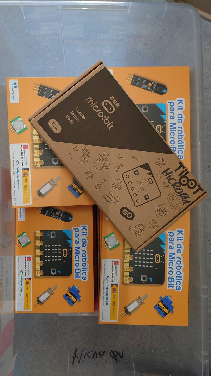 IESPicassoPinto's tweet photo. Hemos recibido e inventariado el material del programa Código Escuela 4.0 (Arduino y Micro:bit) para potenciar las competencias digitales de nuestros alumnos. Próximamente, formaremos al profesorado y diseñaremos proyectos. ¡El próximo curso estará lleno de retos! #ce40 #steam https://t.co/89CdXMvQCb