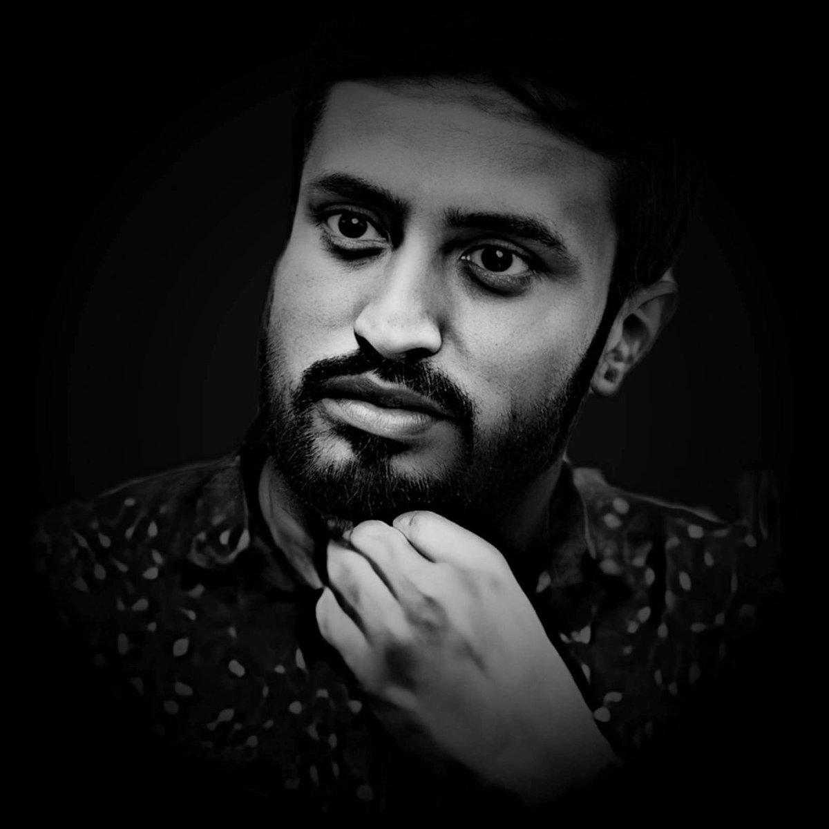 महाराष्ट्र नवनिर्माण सेनेचा कडवा कार्यकर्ता, राजसाहेबांवर कमालीचं प्रेम करणारा, आणि समाज माध्यमांवर महाराष्ट्र नवनिर्माण सेनेची बाजू हिरहिरीने मांडणाऱ्या वैभव माळवे या आपल्या सहकार्याच  कोल्हापूर येथील त्याच्या निवास्थानी आज निधन झालं. वैभव माळवेंच्या स्मृतीस महाराष्ट्र नवनिर्माण