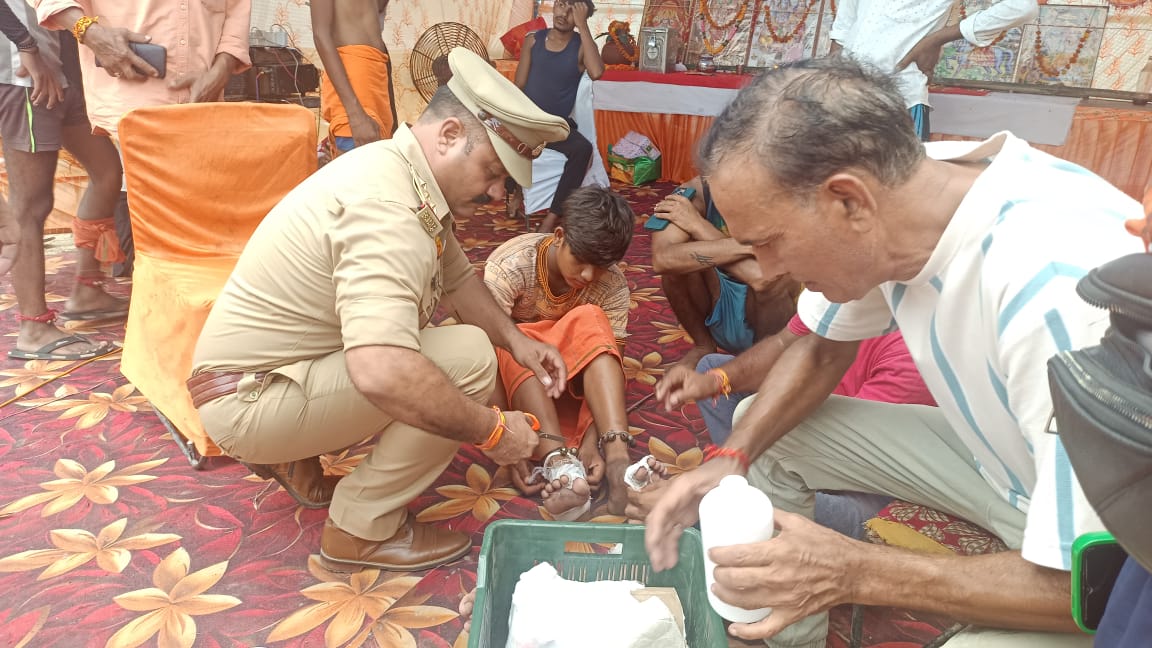 यूपी में कावंड़ यात्रा के दौरान कई दुर्घटना सुनने और देखने को मिली, जो अप्रिय थी।
<a href="/ghaziabadpolice/">POLICE COMMISSIONERATE GHAZIABAD</a> का निवाड़ी थाने में 12 किलोमीटर की यात्रा का पथ महादेव की कृपया से ऐसा रहा जो अविस्मरणीय था अकल्पनीय था। प्रभारी निवाड़ी ने महादेव के भक्तों की जमकर अर्चना की।

<a href="/myogiadityanath/">Yogi Adityanath</a>