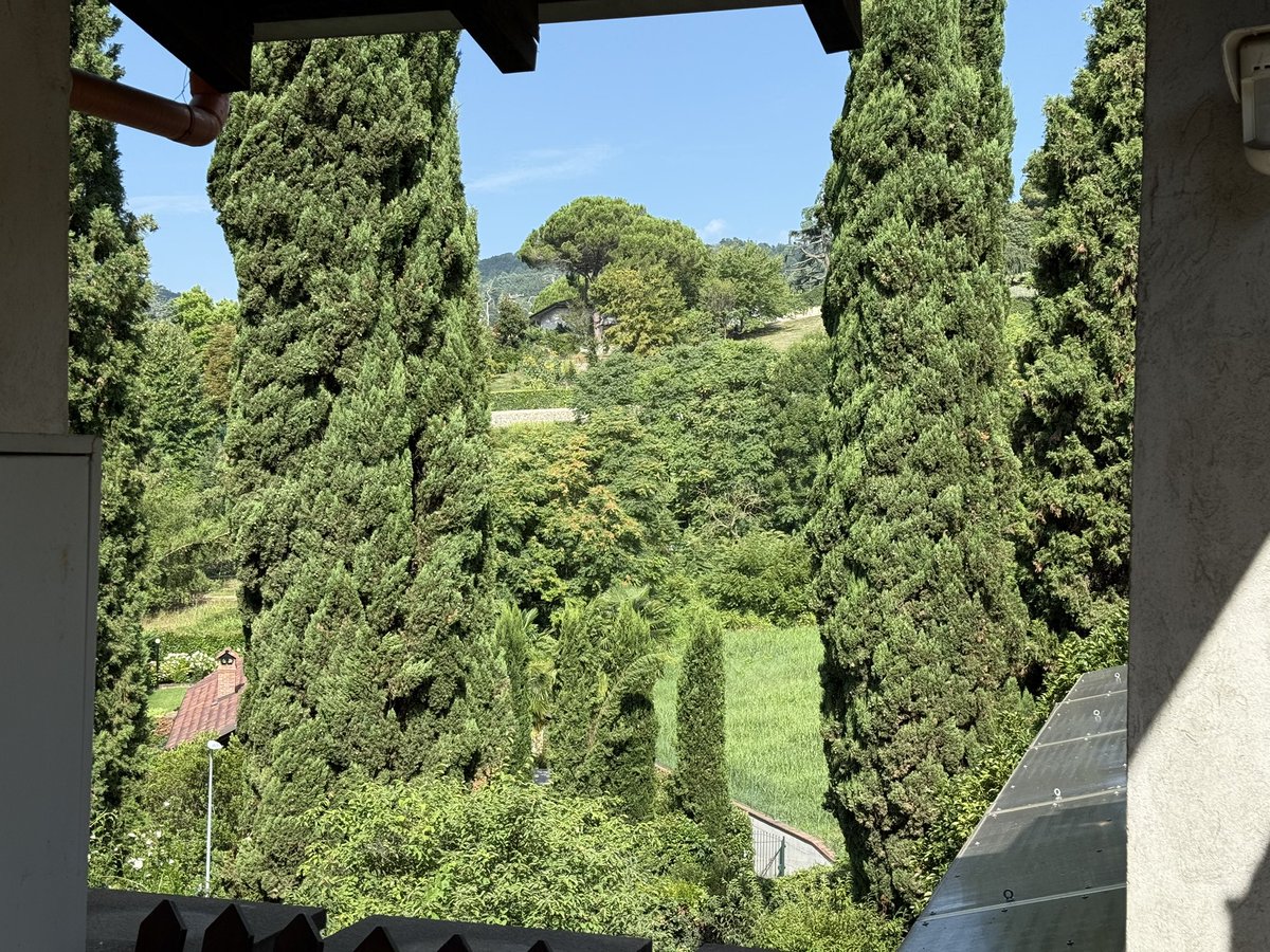 Remote working for the lucky few!
Generation Z has it right.
Who needs an office?