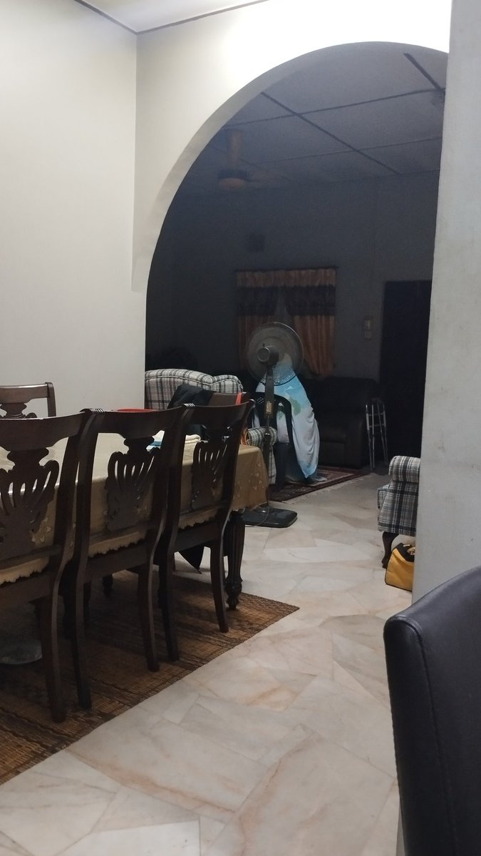 ikarbertweet's tweet photo. Aku dah masuk umur setiap bulan naik ETS balik kampung jenguk mak bapak. Kesian diorang rumah ni sunyi sekarang. https://t.co/j2iY1AcmiG
