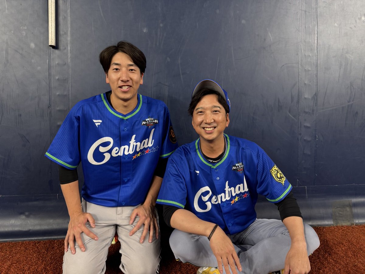 TigersDreamlink's tweet image. 『#マイナビオールスターゲーム2025 第1戦』 @京セラドーム大阪
他球団の選手たちと!①
#森下翔太 選手 #上林誠知 選手(ドラゴンズ)
#大勢 選手(ジャイアンツ)#藤川球児 監督
#村上頌樹 選手 #甲斐野央 選手(ライオンズ)
#今井達也 選手(ライオンズ) #佐藤輝明 選手