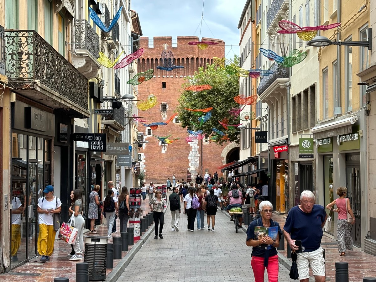 🥉#PyreneesOrientales : Les commerçants du département récompensés à Paris aux Trophées du Commerce 2025 ! La Fédération Départementale des Associations de Commerçants des Pyrénées-Orientales FDAC66 s’est distinguée en décrochant la 3e place nationale dans la catégorie « Prix des