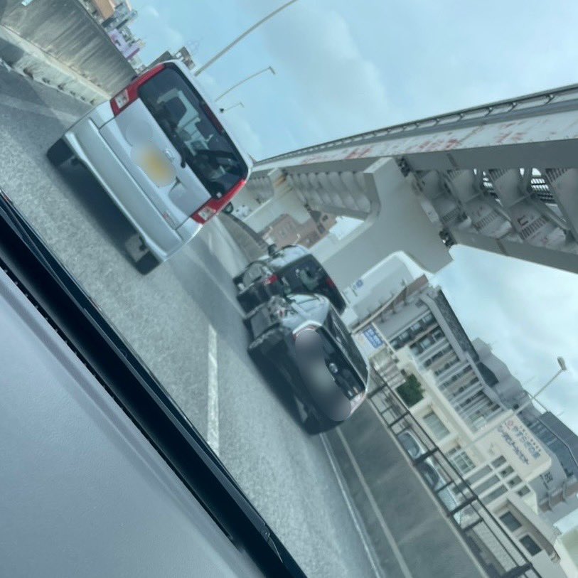 localOKINAWA's tweet image. 【沖縄県地元情報局】
・那覇大橋(東)交差点 北向け
故障車ありのためやや渋滞中
・330号線安里駅の高架橋
南向き玉突き事故で右車線を塞いでいて
渋滞しています。
お急ぎの方はご注意下さい!
シェアお願いします‼︎
いちはやく情報をチェック📢❗️
オキジモLINE通知プラン⇩…