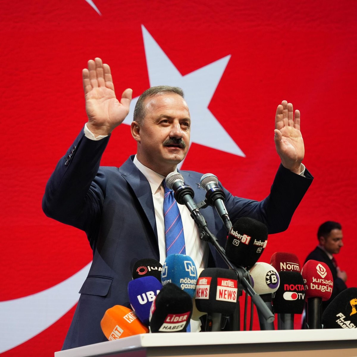 bosunatiklama's tweet image. Yavuz Ağıralioğlu: "Birisi de bir görevi Türklere uygun görse keşke.
Bugün, Gürcü olduğunu söyleyen bir cumhurbaşkanımız var. Yardımcısı, bildiğimiz kadarıyla zaten Kürt.
Yönetimde Kürt var, Gürcü var, Laz var, Arap var. Türk var mı, bilmiyorum."