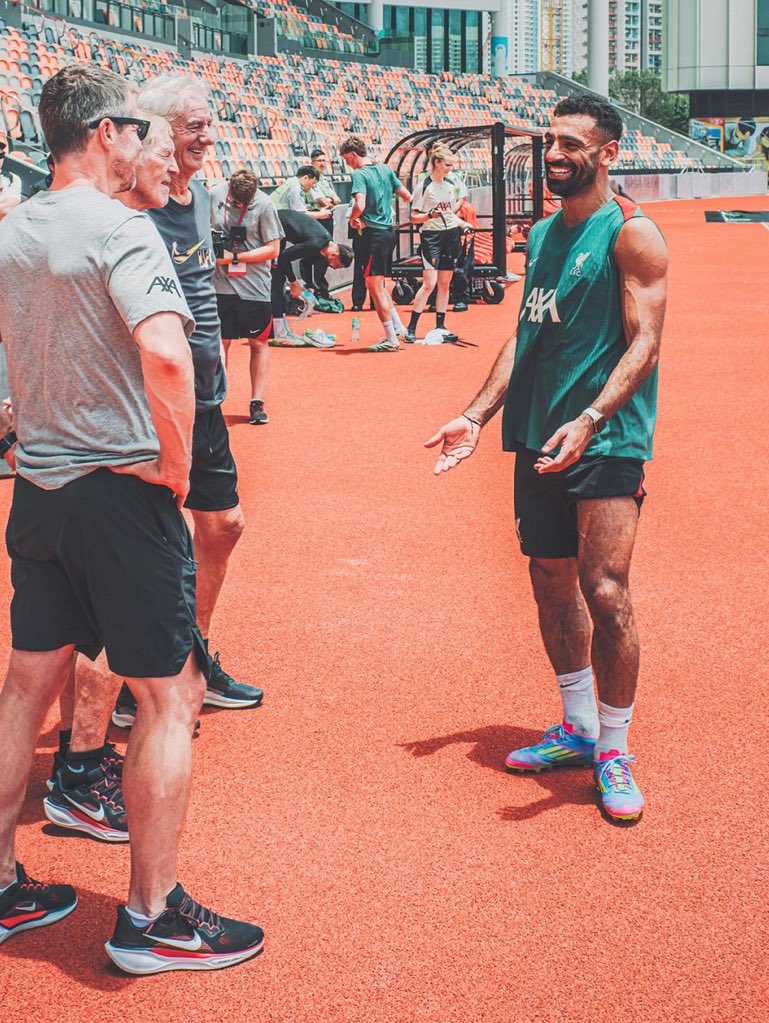 Mo Salah with Ian Rush and Kenny Dalglish. 

763 Goals combined. 👑👑👑