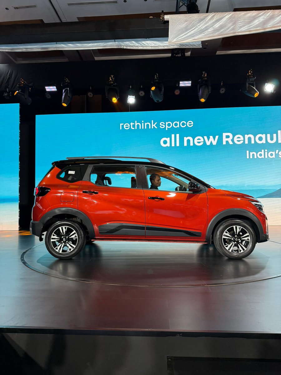 MotorBeam's tweet image. Here’s a detailed image gallery of the new Renault Triber facelift, priced from ₹6.29 lakhs (ex-showroom)
Key Changes:
- New grille, sculpted hood, LED projector headlamps, LED DRLs and fog lamps
- Redesigned bumpers, tail lamps, skid plates and new 15-inch Flex wheels
-…