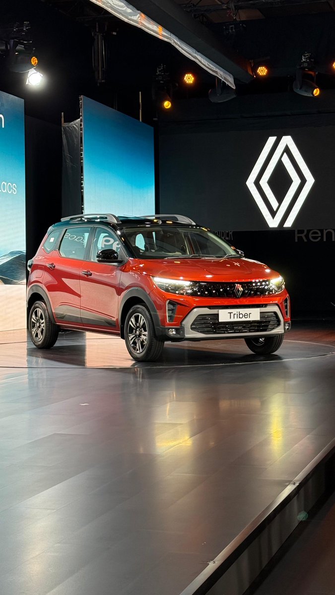 MotorBeam's tweet image. Here’s a detailed image gallery of the new Renault Triber facelift, priced from ₹6.29 lakhs (ex-showroom)
Key Changes:
- New grille, sculpted hood, LED projector headlamps, LED DRLs and fog lamps
- Redesigned bumpers, tail lamps, skid plates and new 15-inch Flex wheels
-…