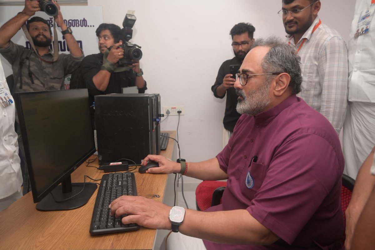 RajeevRC_X's tweet image. Inaugurated the #VikasitaKeralam Help Desk at the BJP Kottayam West office today.
This Help Desk will ensure that various central government schemes and welfare initiatives reach every citizen, serving as a crucial link between the people and the developmental vision of Prime…