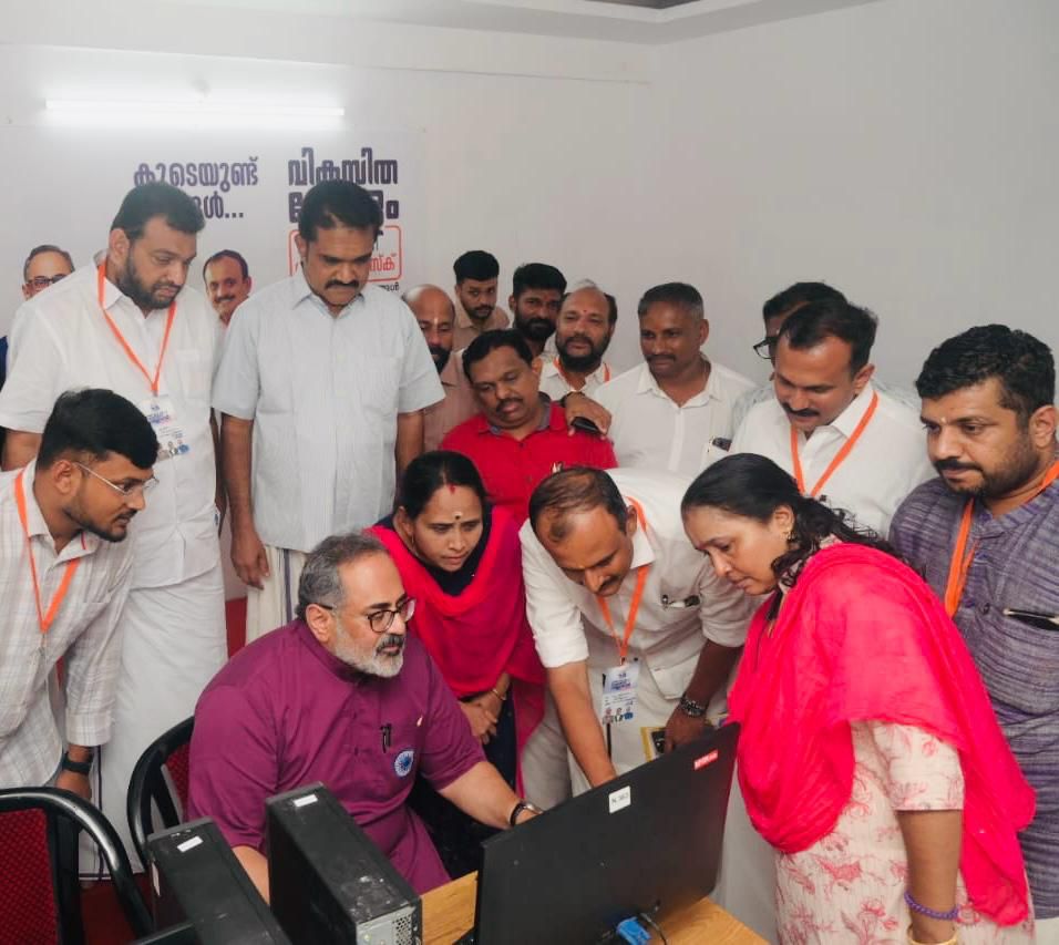 RajeevRC_X's tweet image. Inaugurated the #VikasitaKeralam Help Desk at the BJP Kottayam West office today.
This Help Desk will ensure that various central government schemes and welfare initiatives reach every citizen, serving as a crucial link between the people and the developmental vision of Prime…